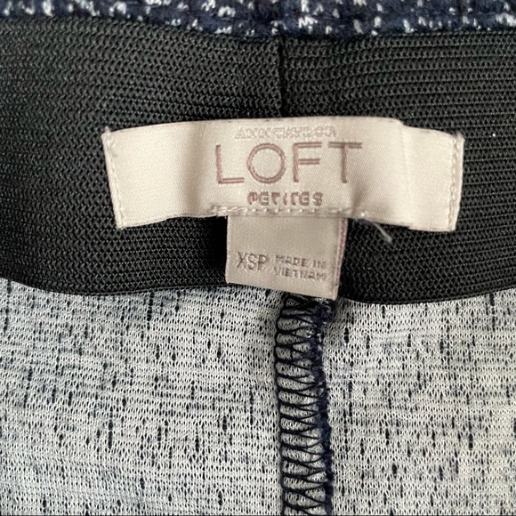 ⚠️LAST CHANCE LOFT Navy Stretchy Pencil Skirt - Picture 5 of 5